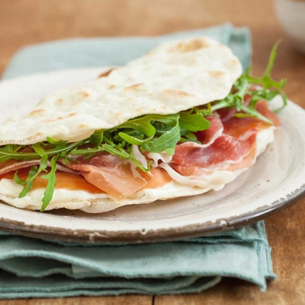 Piatti caldi e freddi preparati al momento con ingredienti freschi